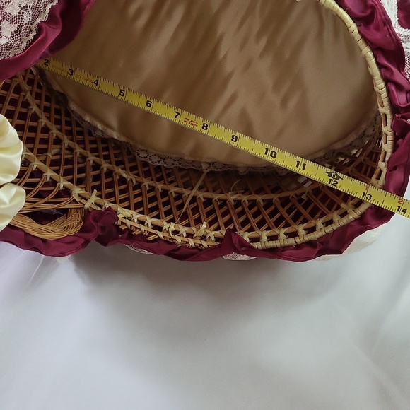 Baby Doll Basinette Crib Wicker satin lace vintage 1990s good condition 13" - Picture 15 of 15